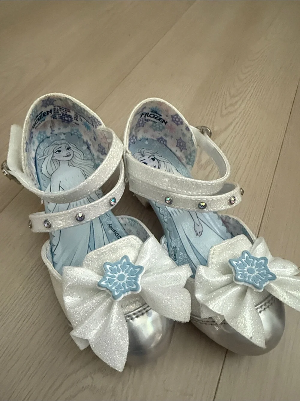 Girls White Sparkle Bow Frozen-Themed Dress Shoes